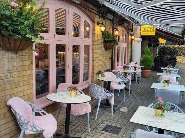 Charming Baby Narrowboat Apsley Marina