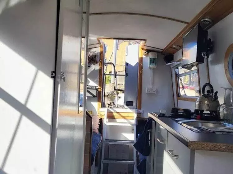 Charming Baby Narrowboat Apsley Marina