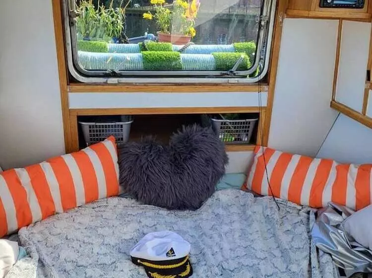 Charming Baby Narrowboat Apsley Marina