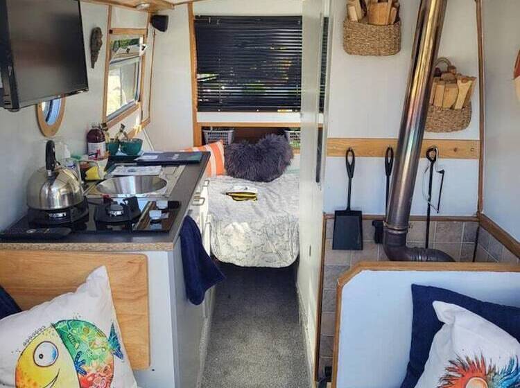 Charming Baby Narrowboat Apsley Marina