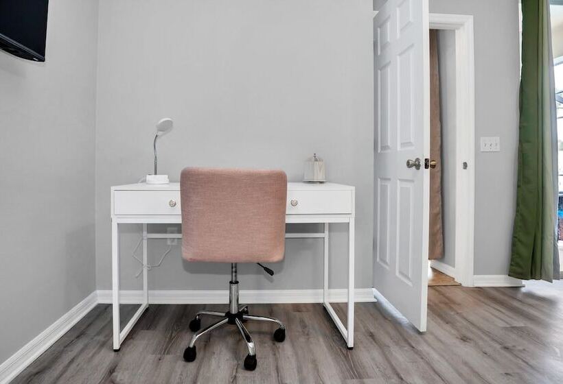 Charming Home With Private Pool And Electric Fire Place! #4bc110