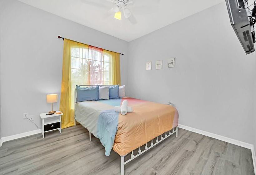 Charming Home With Private Pool And Electric Fire Place! #4bc110