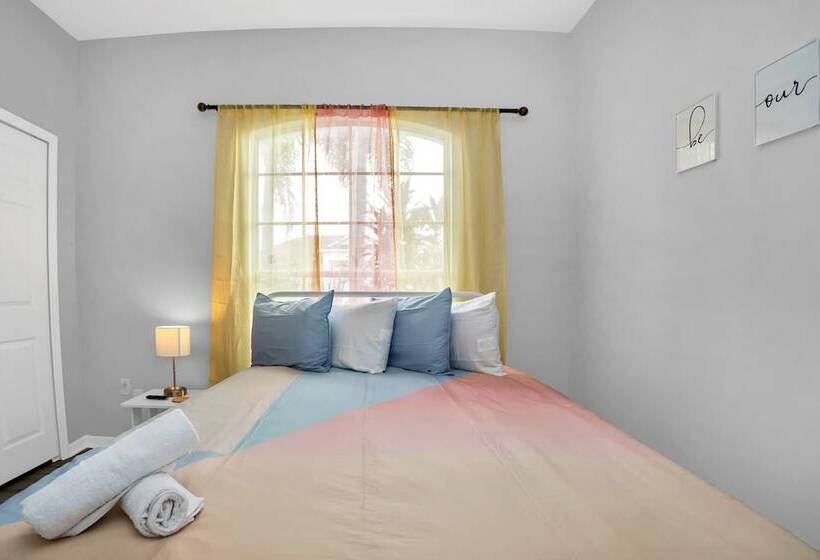 Charming Home With Private Pool And Electric Fire Place! #4bc110