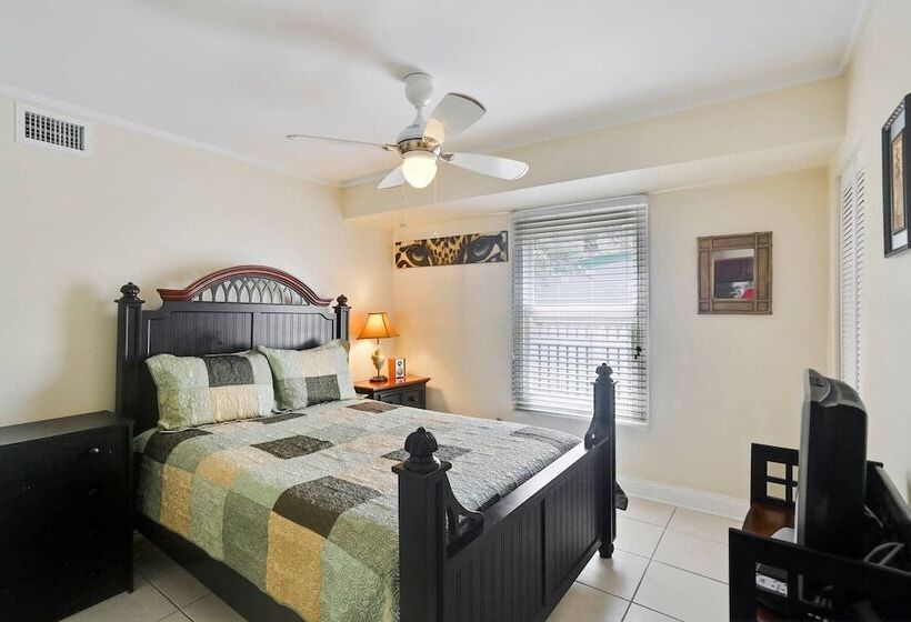 Emma S Secret By Avantstay Heart Of Old Town W/ Shared Pool Month Long Stays Only