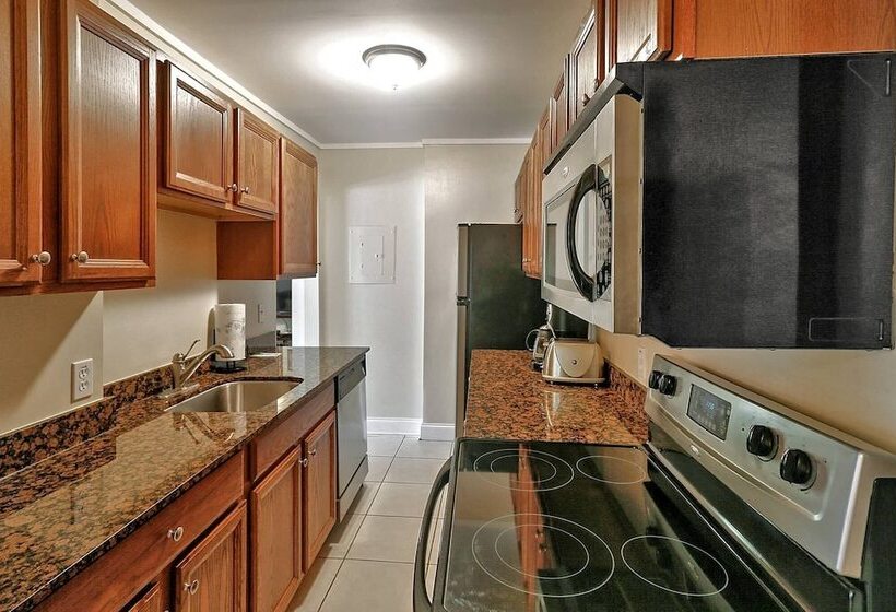 Emma S Secret By Avantstay Heart Of Old Town W/ Shared Pool Month Long Stays Only