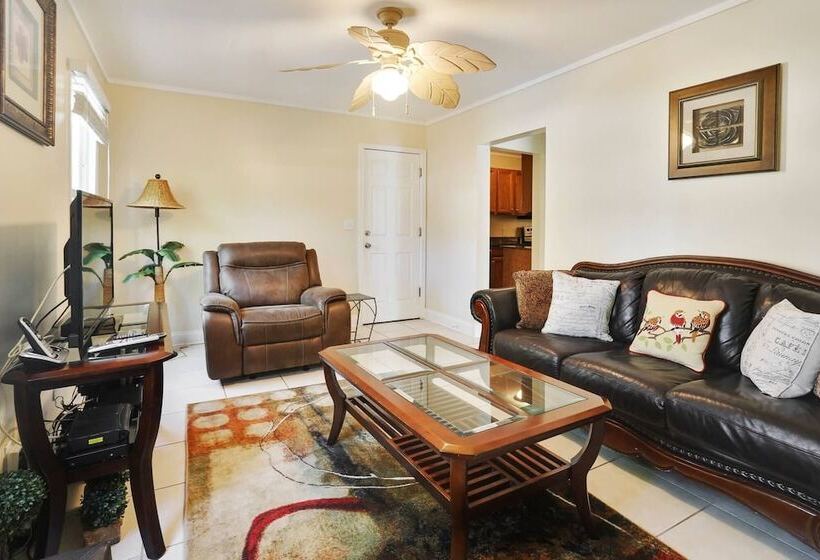 Emma S Secret By Avantstay Heart Of Old Town W/ Shared Pool Month Long Stays Only