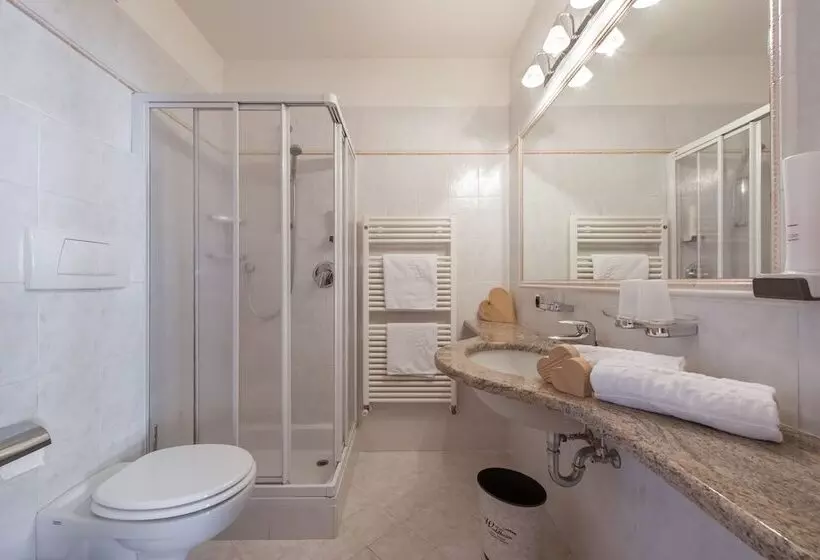 簡易ホテル Naturhotel Waldheim