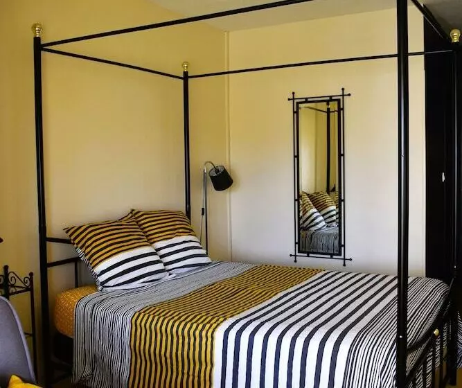 ホテル Les Remparts