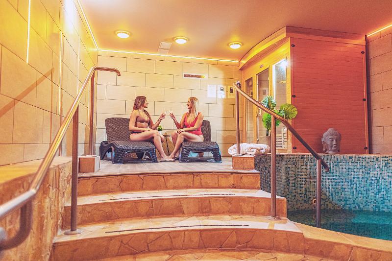 ホテル Mártoni Resort & Restaurant