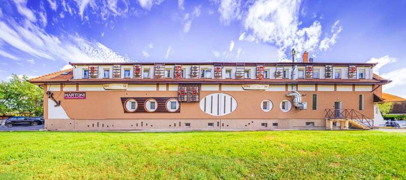 ホテル Mártoni Resort & Restaurant
