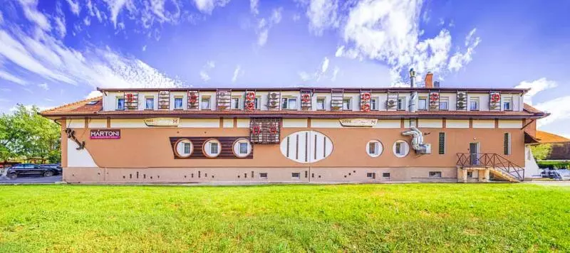 ホテル Mártoni Resort & Restaurant