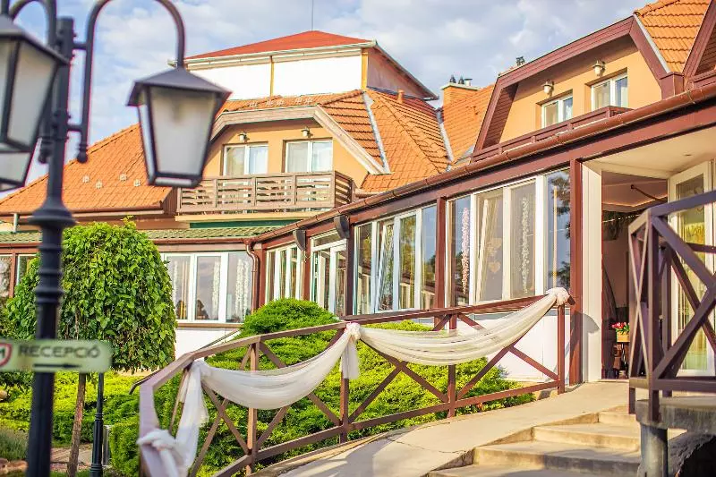 ホテル Mártoni Resort & Restaurant