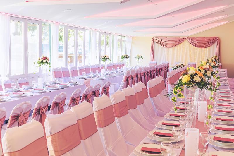 ホテル Mártoni Resort & Restaurant