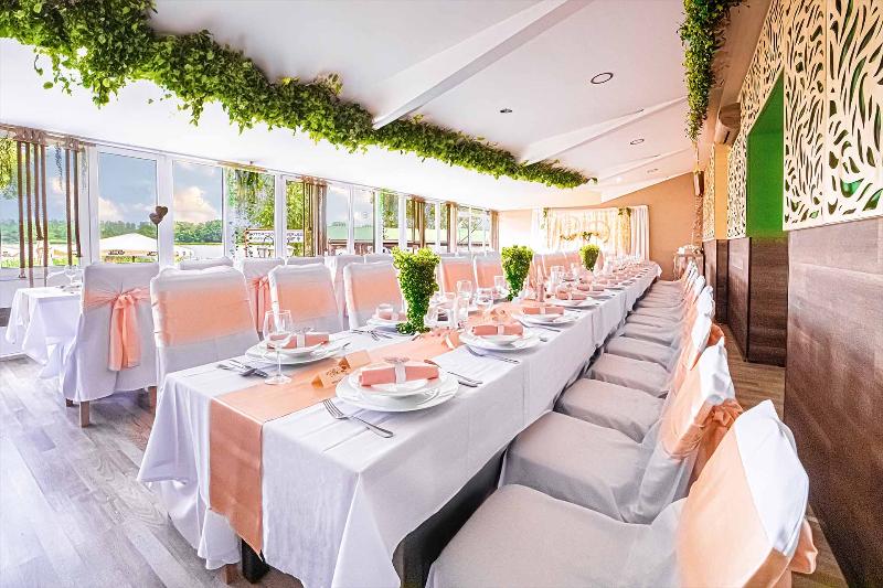 ホテル Mártoni Resort & Restaurant