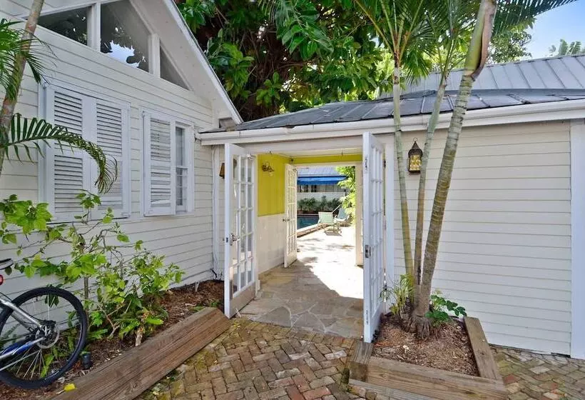Ibis By Avantstay Close To Duval Street W/ Shared Pool Month Long Stays Only