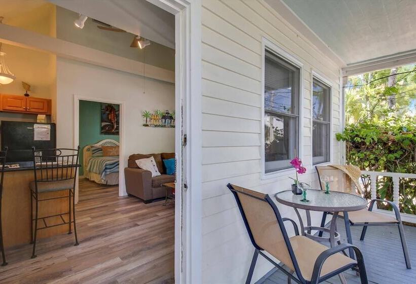 Ibis By Avantstay Close To Duval Street W/ Shared Pool Month Long Stays Only