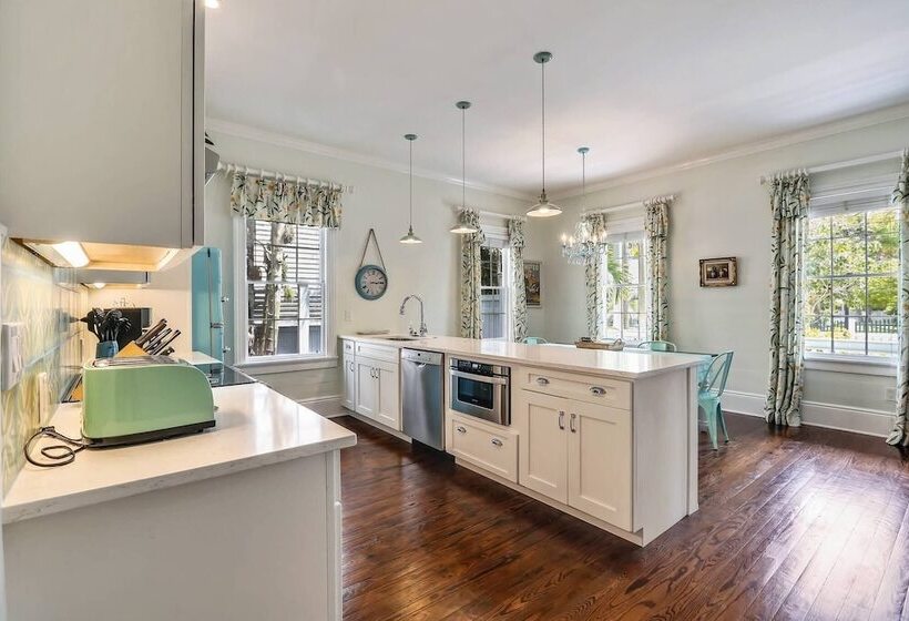 Lighthouse Villa By Avantstay Walk To Southernmost Point W/ Private Pool & Patio Month Long Stays