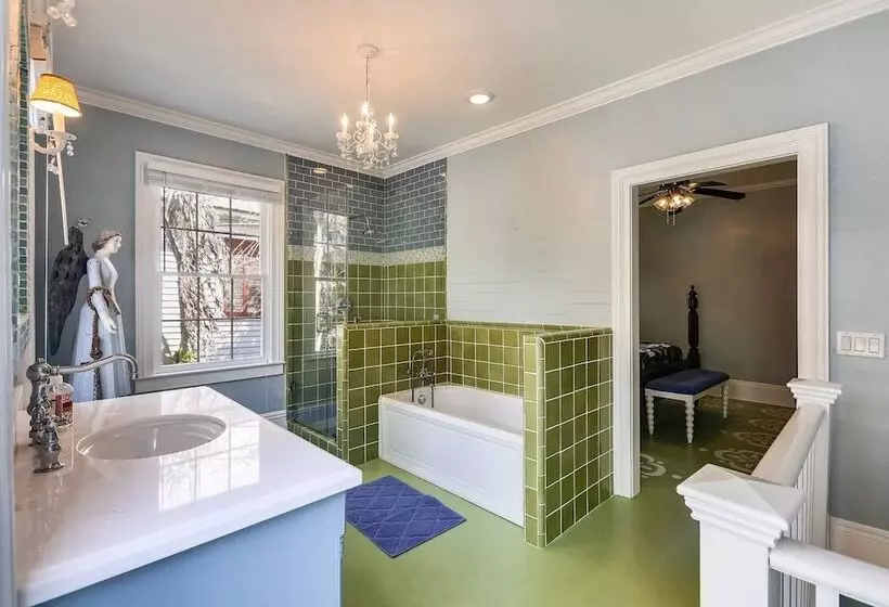 Lighthouse Villa By Avantstay Walk To Southernmost Point W/ Private Pool & Patio Month Long Stays