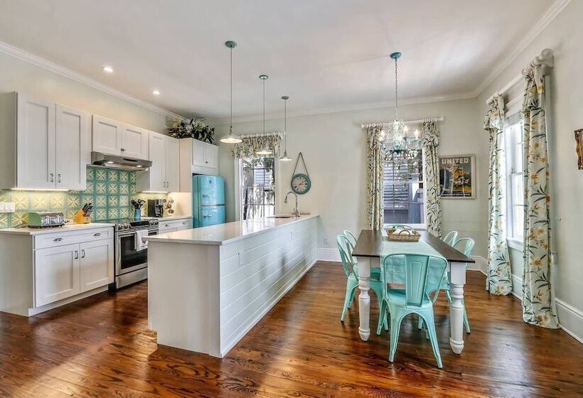 Lighthouse Villa By Avantstay Walk To Southernmost Point W/ Private Pool & Patio Month Long Stays