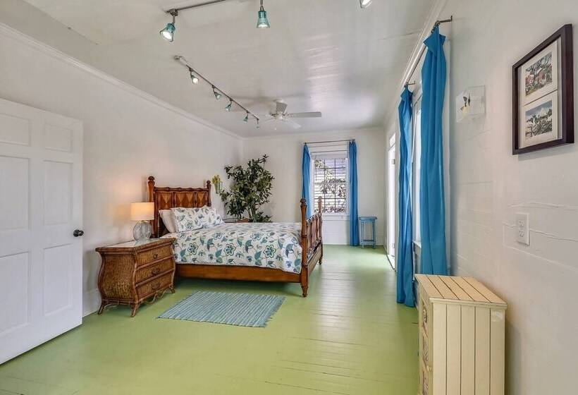 Lighthouse Villa By Avantstay Walk To Southernmost Point W/ Private Pool & Patio Month Long Stays