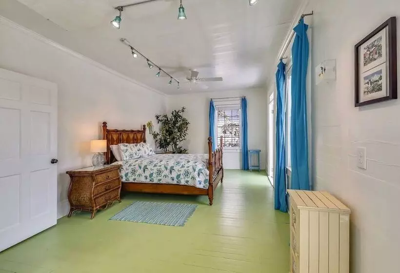 Lighthouse Villa By Avantstay Walk To Southernmost Point W/ Private Pool & Patio Month Long Stays