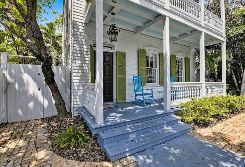 Lighthouse Villa By Avantstay Walk To Southernmost Point W/ Private Pool & Patio Month Long Stays