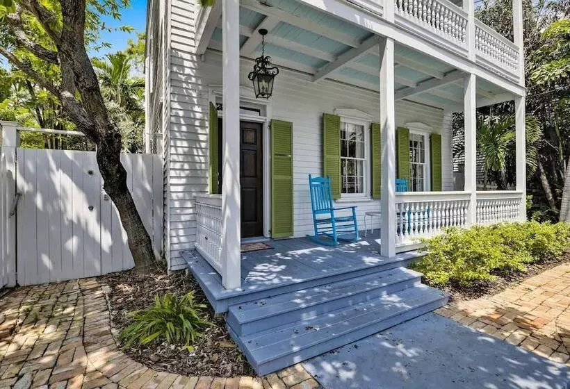 Lighthouse Villa By Avantstay Walk To Southernmost Point W/ Private Pool & Patio Month Long Stays