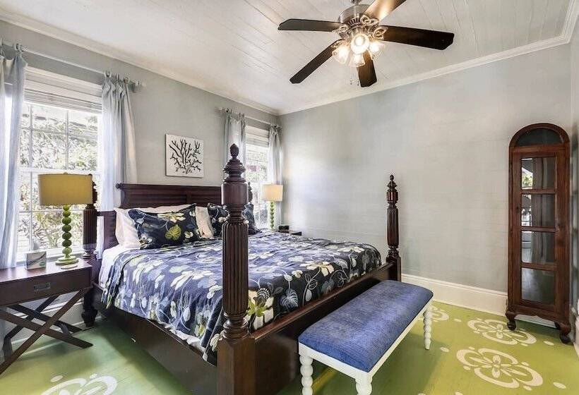 Lighthouse Villa By Avantstay Walk To Southernmost Point W/ Private Pool & Patio Month Long Stays