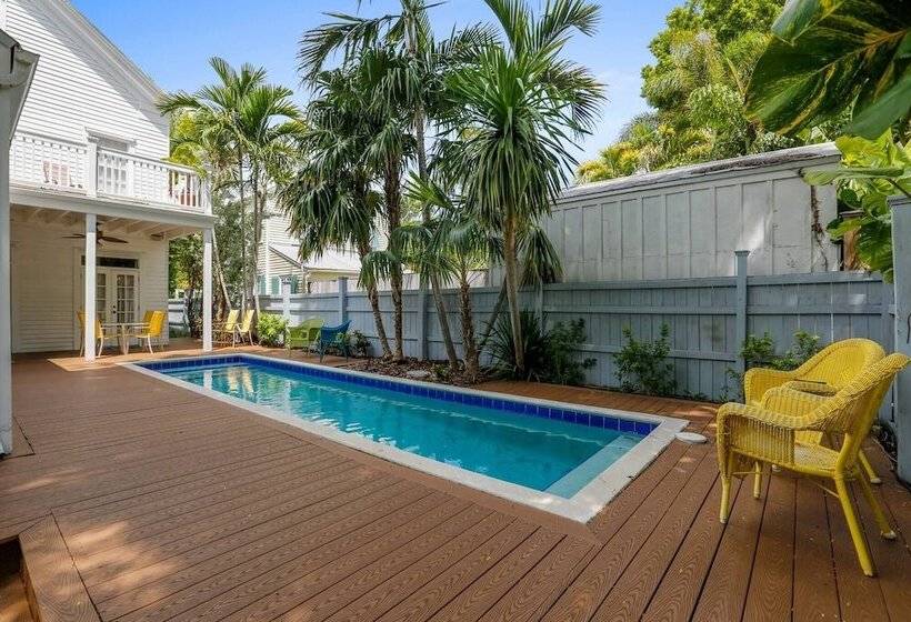 Lighthouse Villa By Avantstay Walk To Southernmost Point W/ Private Pool & Patio Month Long Stays