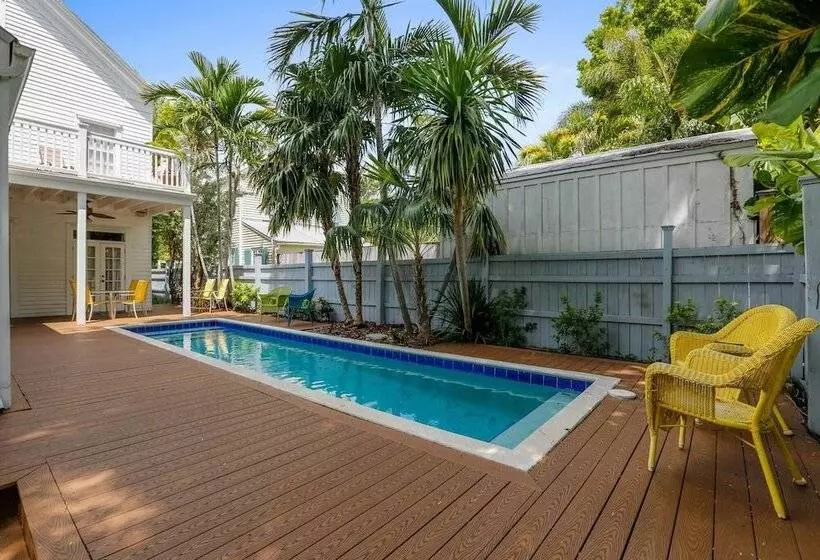 Lighthouse Villa By Avantstay Walk To Southernmost Point W/ Private Pool & Patio Month Long Stays