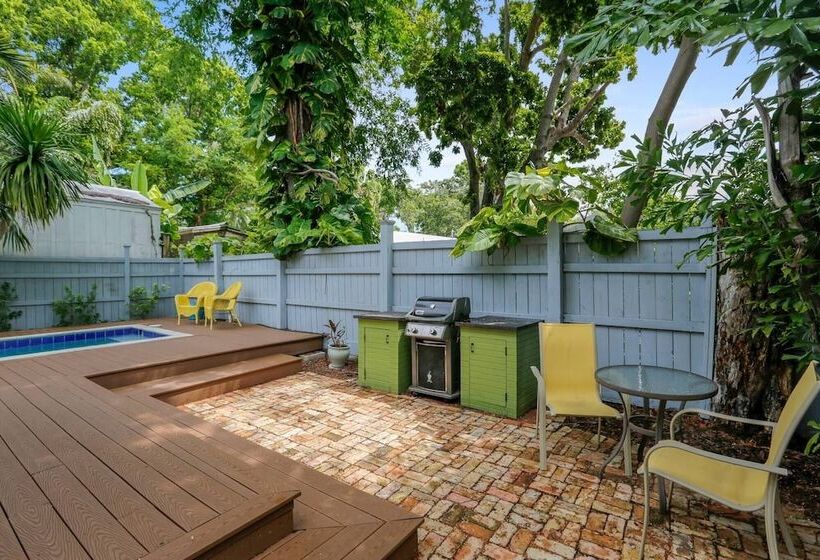 Lighthouse Villa By Avantstay Walk To Southernmost Point W/ Private Pool & Patio Month Long Stays