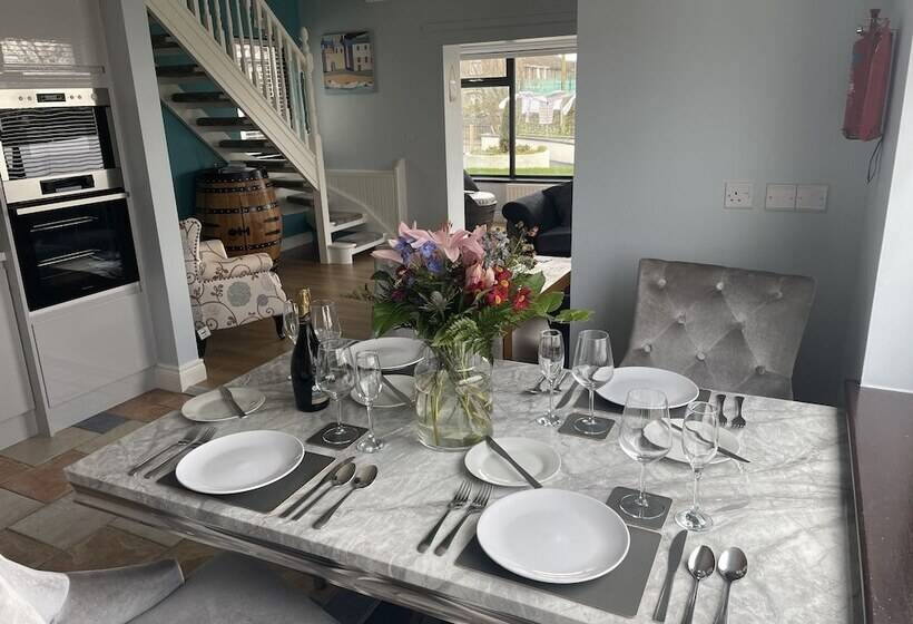 إقامة Beautiful 3 Bed House In Sunny Killough Down