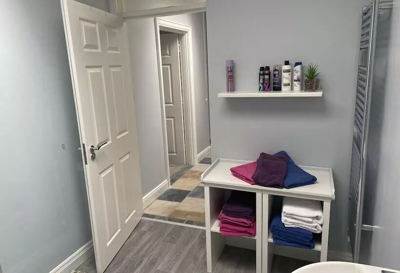 Residenssi Beautiful 3 Bed House In Sunny Killough Down