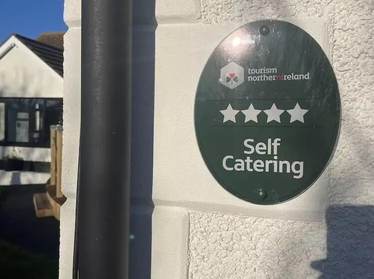 Residenssi Beautiful 3 Bed House In Sunny Killough Down