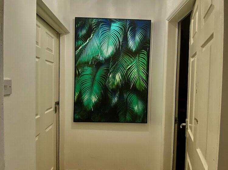 اقامتگاه Lovely And Cosy House In Cardiff, South Wales