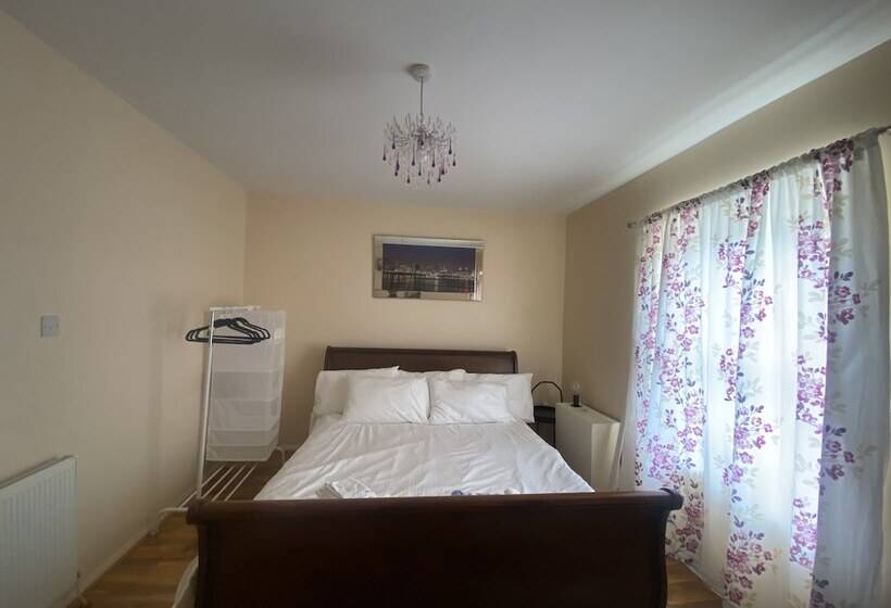 اقامتگاه Lovely And Cosy House In Cardiff, South Wales