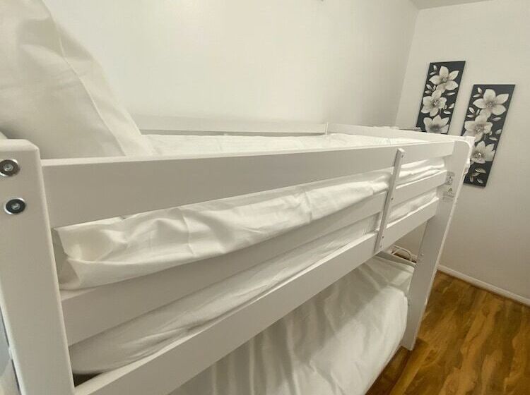 اقامتگاه Lovely And Cosy House In Cardiff, South Wales