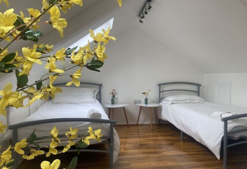 اقامتگاه Lovely And Cosy House In Cardiff, South Wales