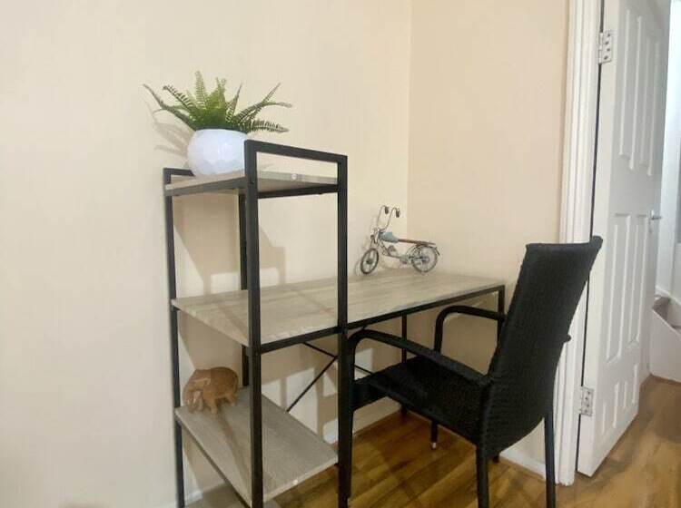 اقامتگاه Lovely And Cosy House In Cardiff, South Wales