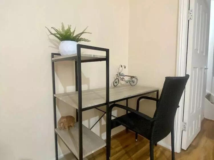 اقامتگاه Lovely And Cosy House In Cardiff, South Wales