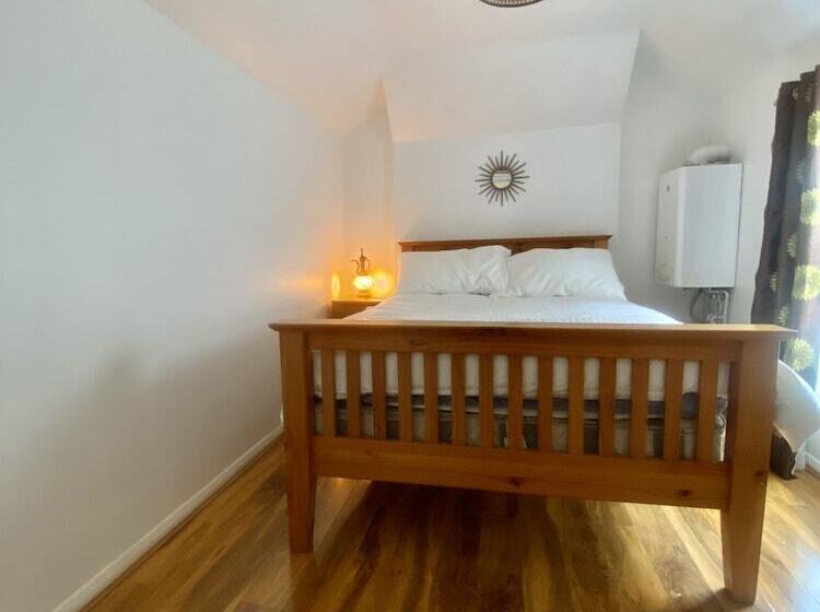 اقامتگاه Lovely And Cosy House In Cardiff, South Wales