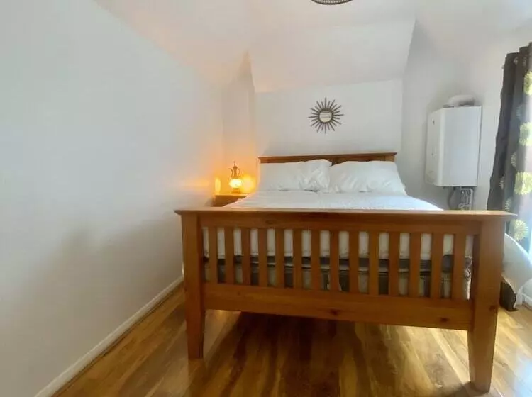 اقامتگاه Lovely And Cosy House In Cardiff, South Wales
