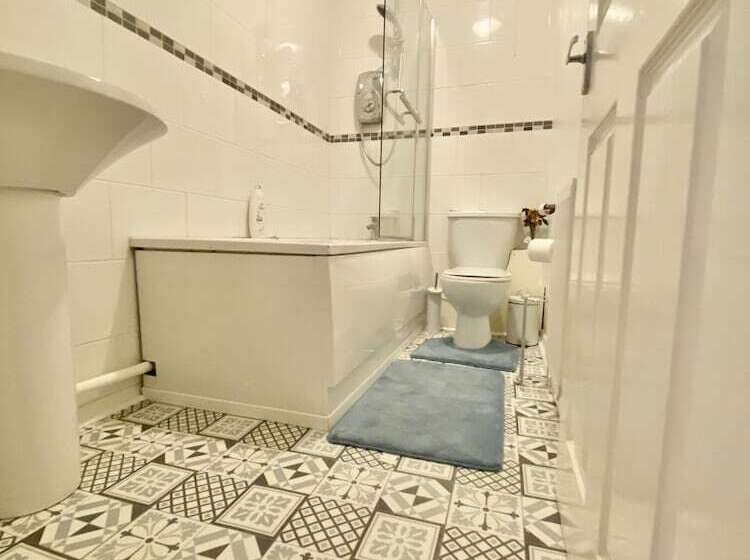 اقامتگاه Lovely And Cosy House In Cardiff, South Wales