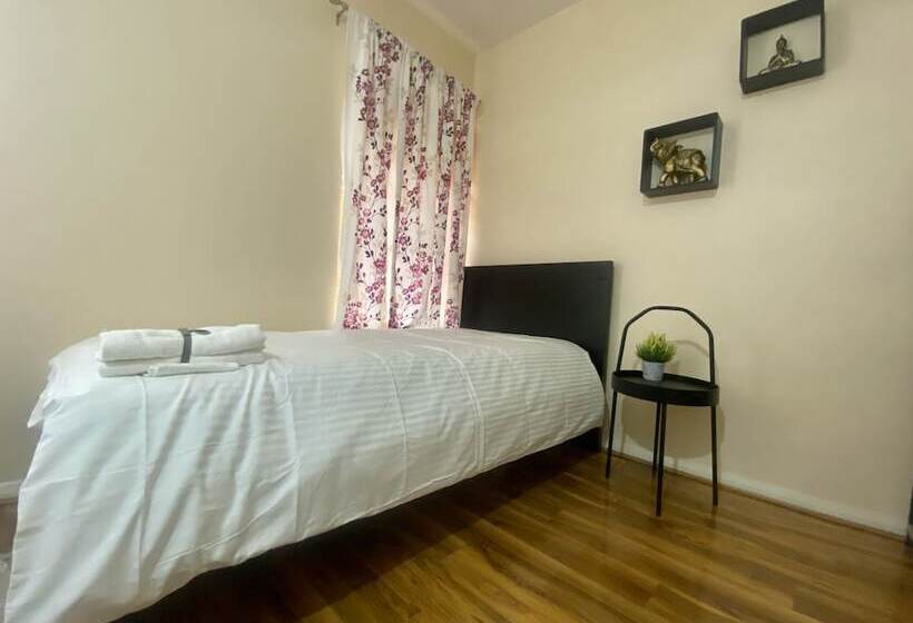 اقامتگاه Lovely And Cosy House In Cardiff, South Wales