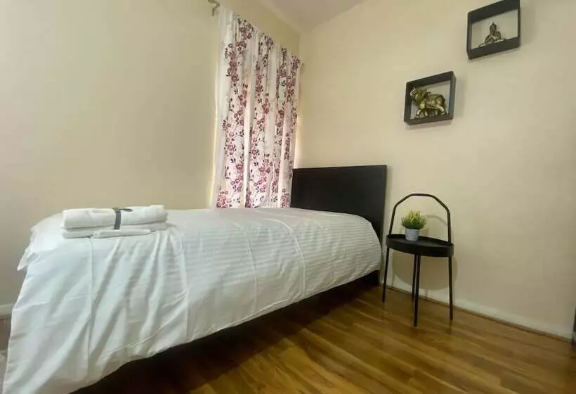 اقامتگاه Lovely And Cosy House In Cardiff, South Wales