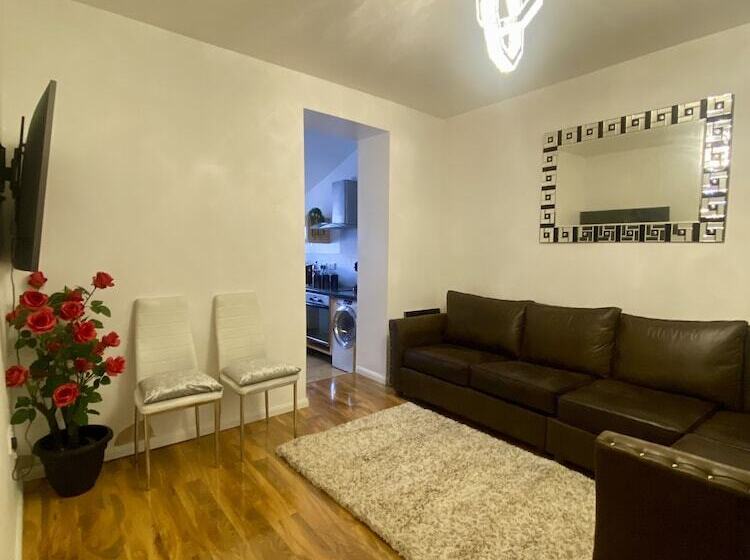 اقامتگاه Lovely And Cosy House In Cardiff, South Wales