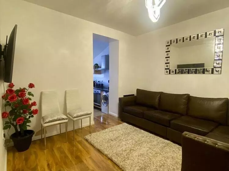 اقامتگاه Lovely And Cosy House In Cardiff, South Wales