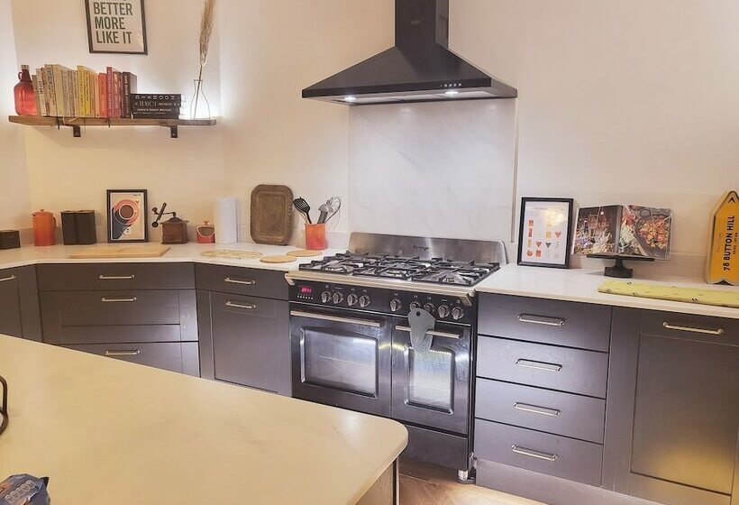 Residência Remarkable 4 Bed House In Sheffield