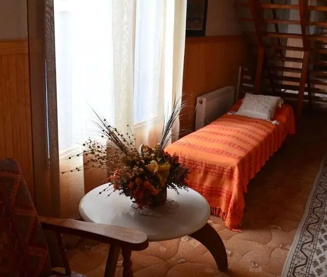 هاستل Hostal Los Pinos