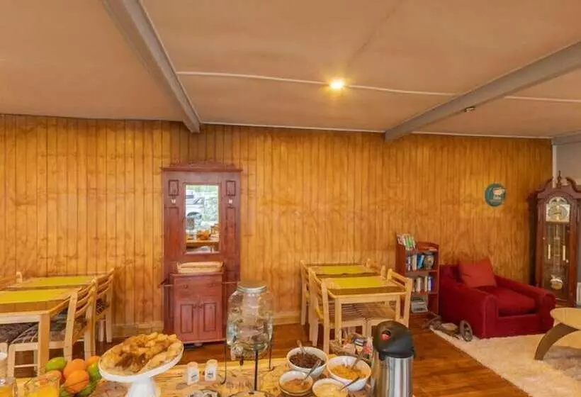 هاستل Hostal Los Pinos